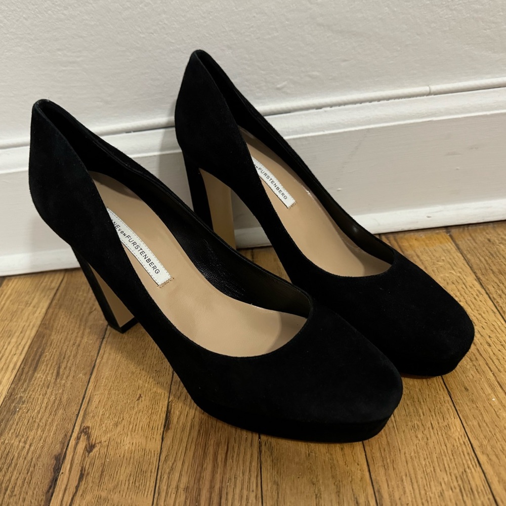 Diane von Furstenberg black suede pumps size 9